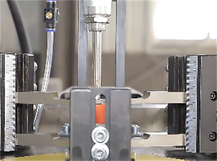 aluminum corner crimping machine detail